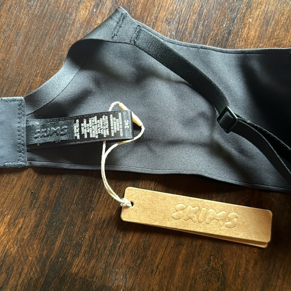 SKIMS Ultimate Collection Push Up Plunge Bra NWT - Picture 6 of 8